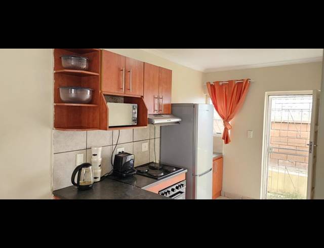 3 BEDROOM CLUSTER FOR SALE IN SUNSET GLEN